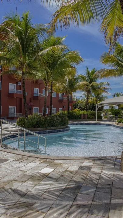 Jardim e piscina do resort