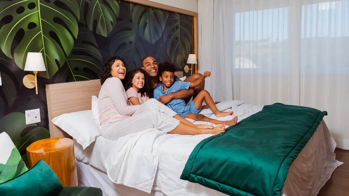 Família no quarto do Tauá Resort Atibaia